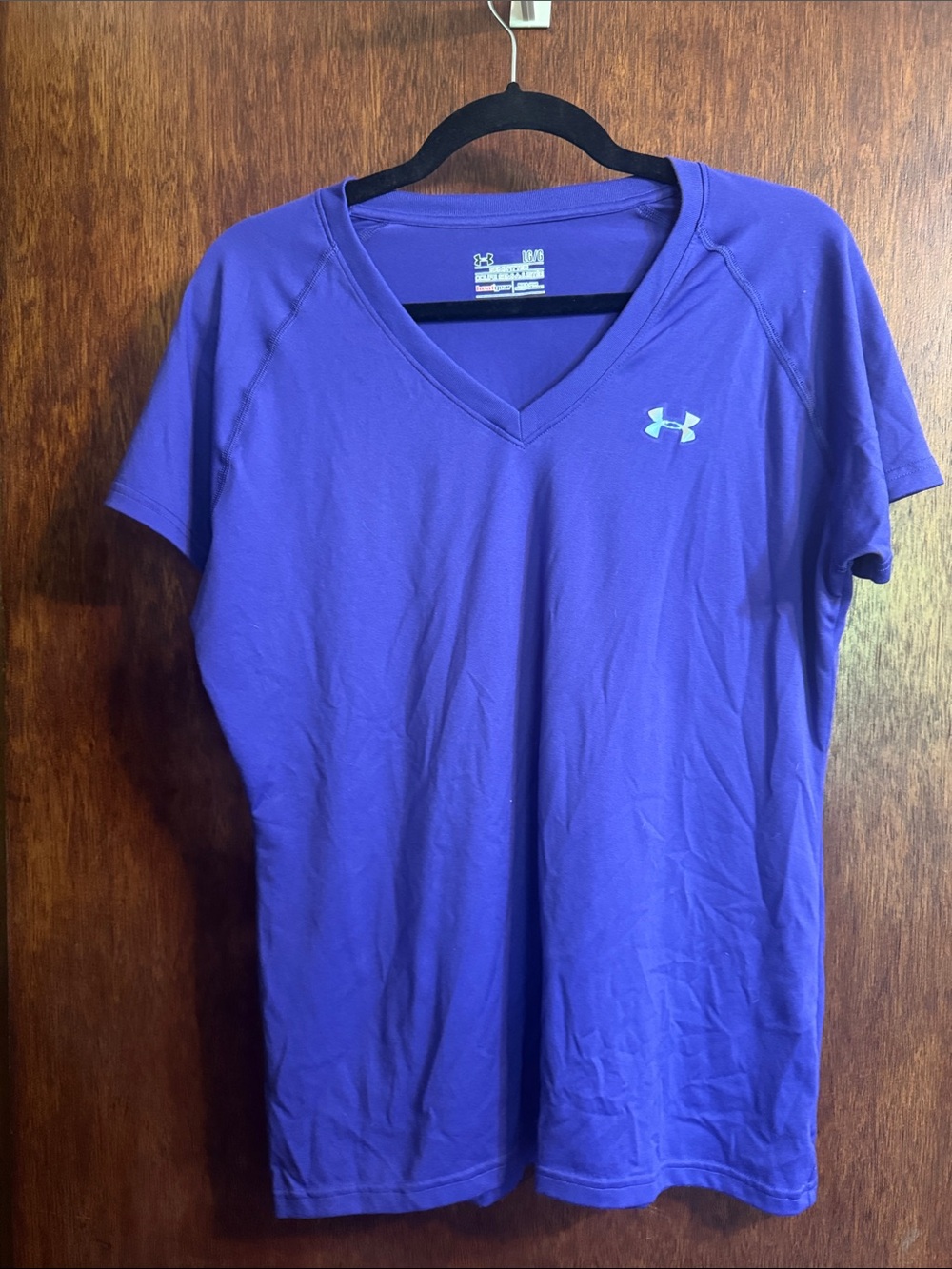 Under Armour Heat Gear - Women’s semi fitted V-neck tee Purple